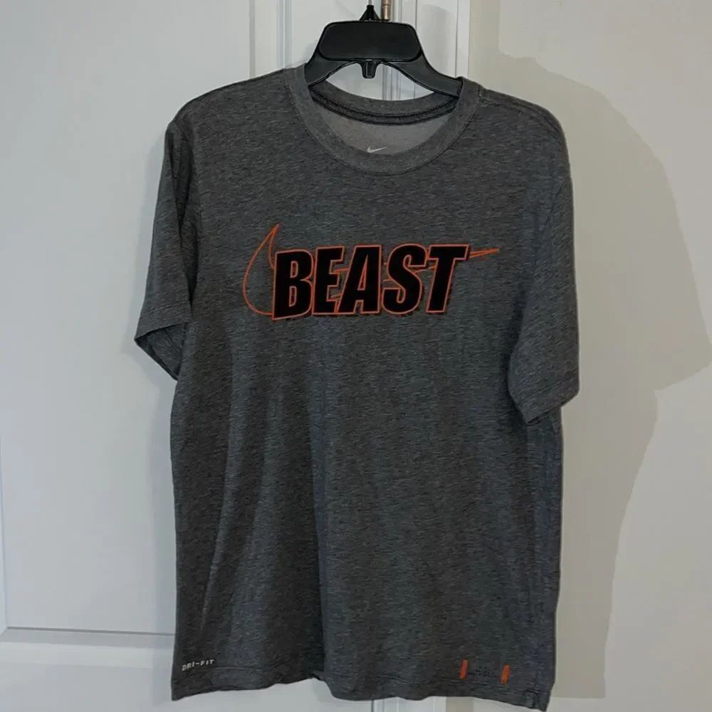 The Beast NIKE Swoosh Dri Fit Soft basketball football team collector T Shirt M